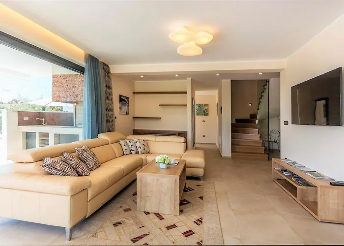 Maja 빌라 브르사르